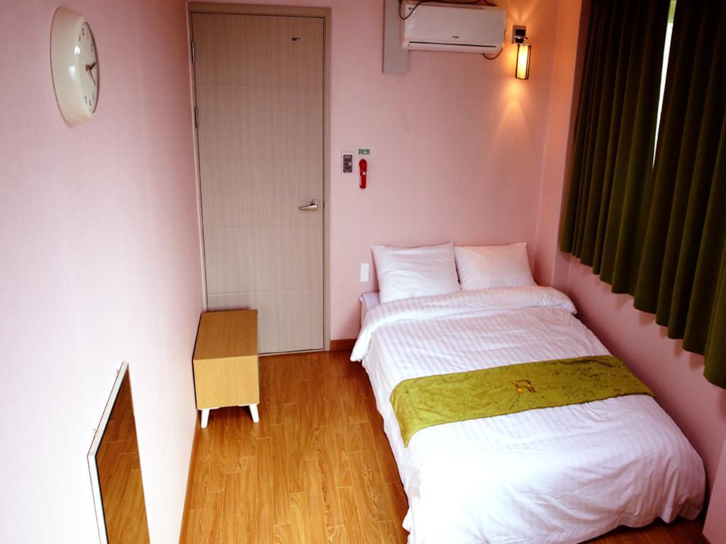 Jeju R Hotel & Guesthouse Habitación foto