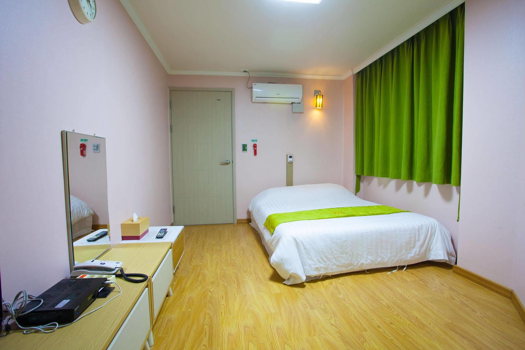Jeju R Hotel & Guesthouse Exterior foto